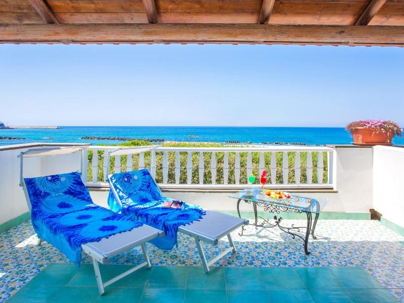 Double Room with Sea View image 1