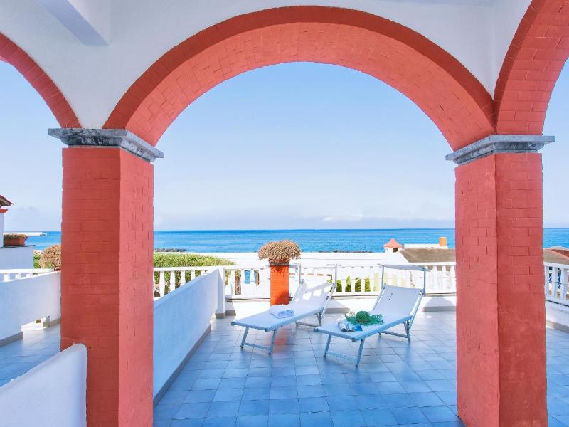 Double Room with Sea View image 3