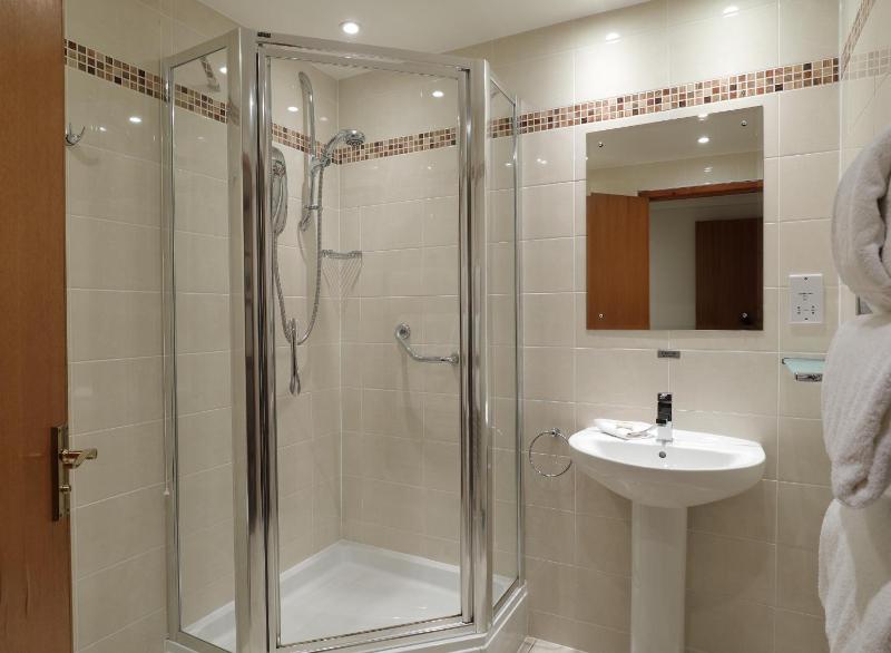 Traditional One Bedroom Apartment image 1