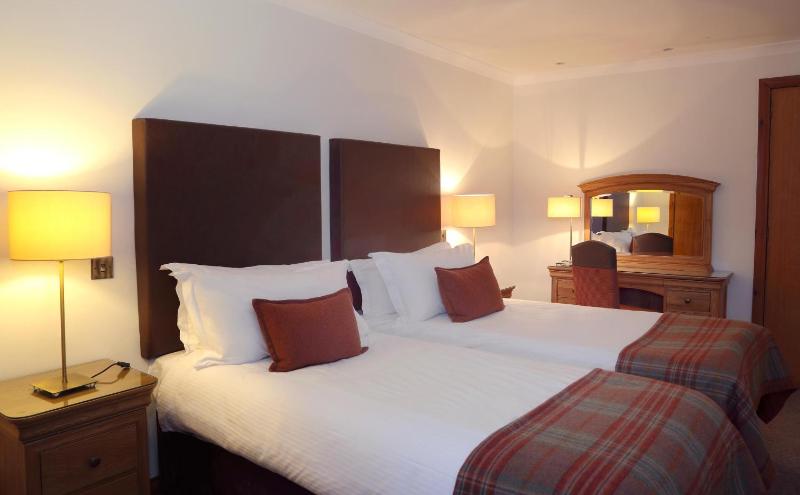 Traditional Two Bedroom Apartment image 4