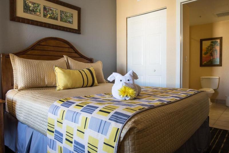 One-Bedroom Queen Suite with Sofa Bed