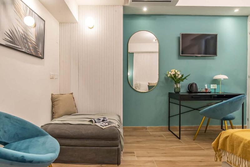 Budget Double Room - Basement image 3