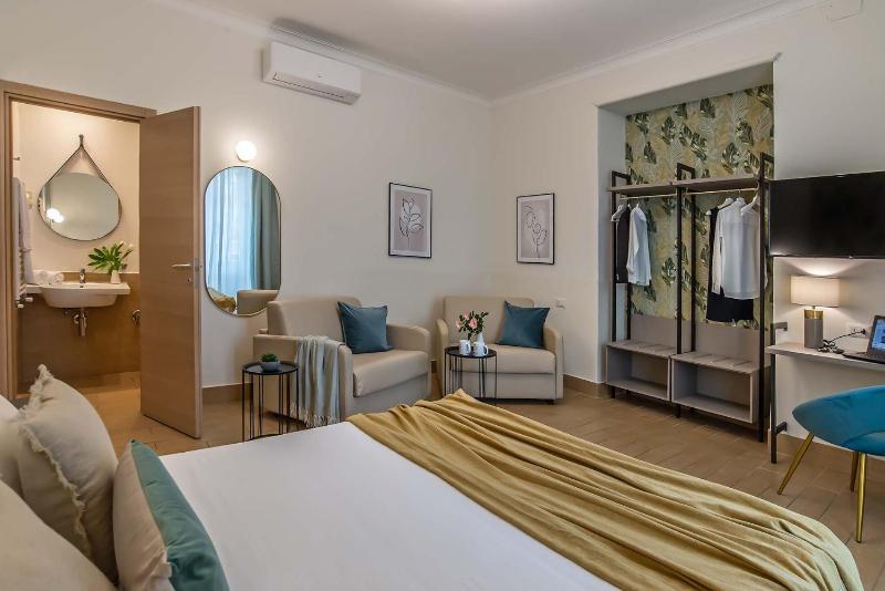 Quadruple Room image 3