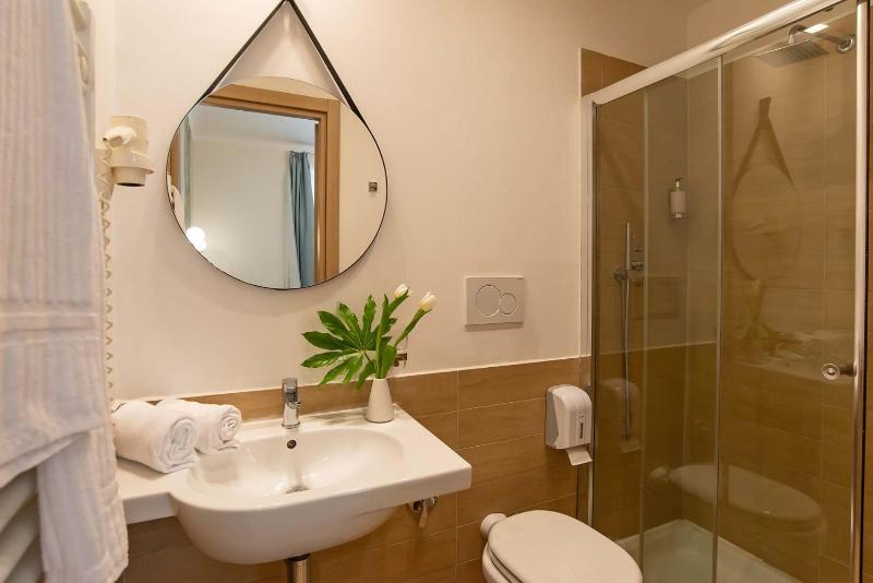 Quadruple Room image 2