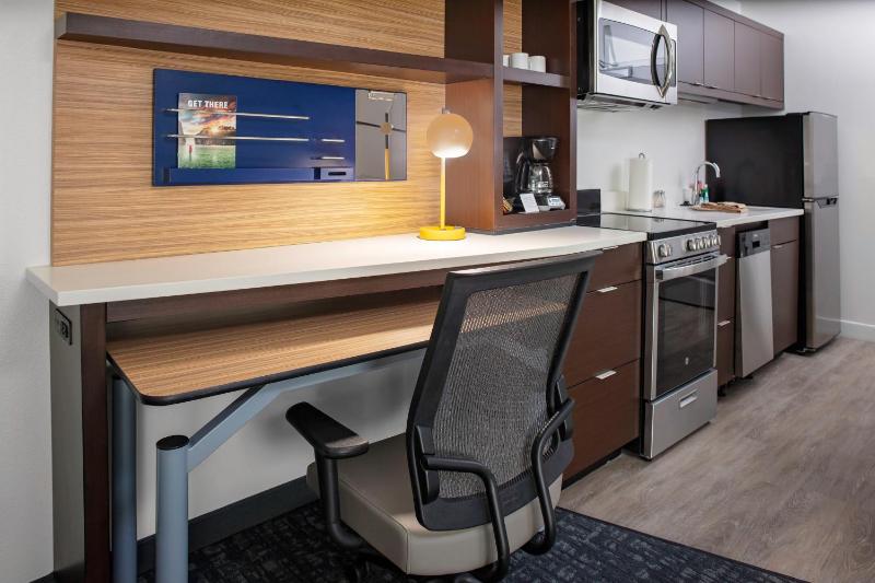 One-Bedroom King Suite with Sofa Bed image 4