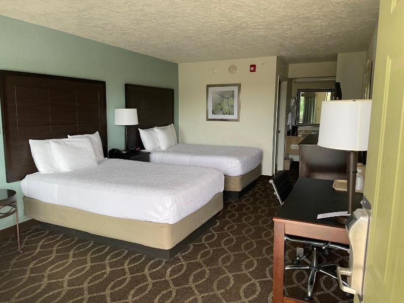 Double Room with Two Double Beds - Disability Access - Non-Smoking image 3