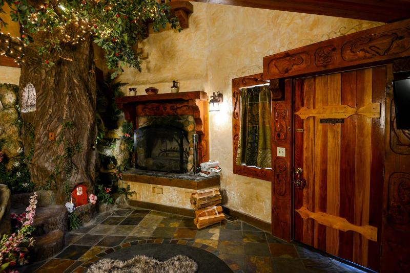 Tree House image 4