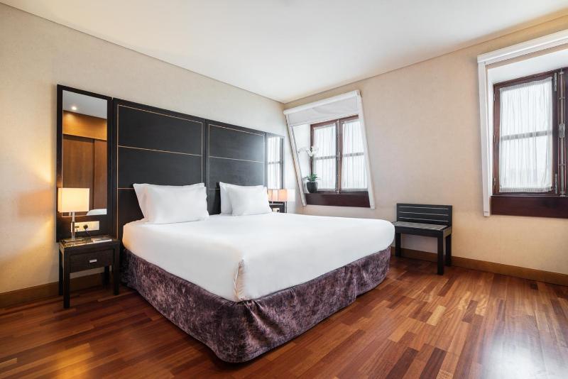 Standard Double Room image 3