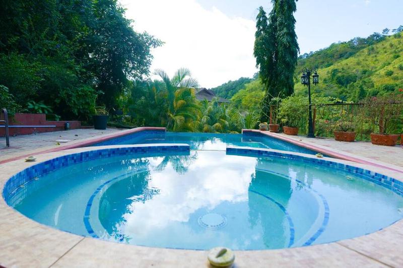 Cascade Mountain View Oasis - image 2