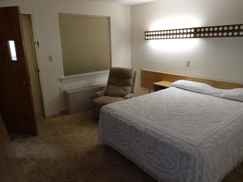 Deluxe Queen Room image 3