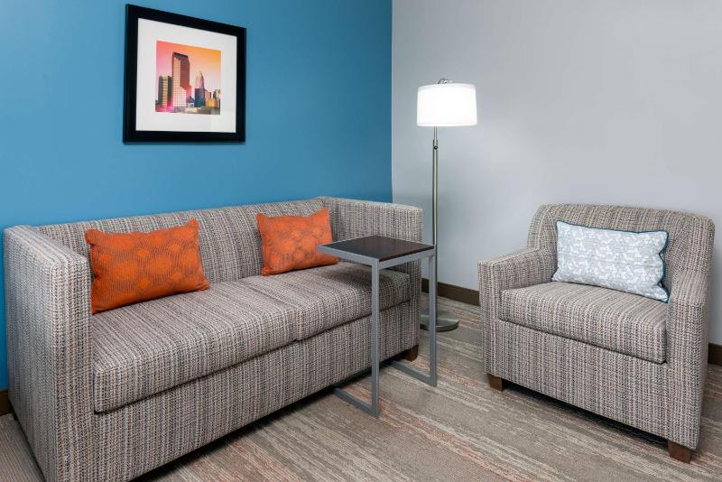 King Suite with Whirlpool - Non-Smoking image 4
