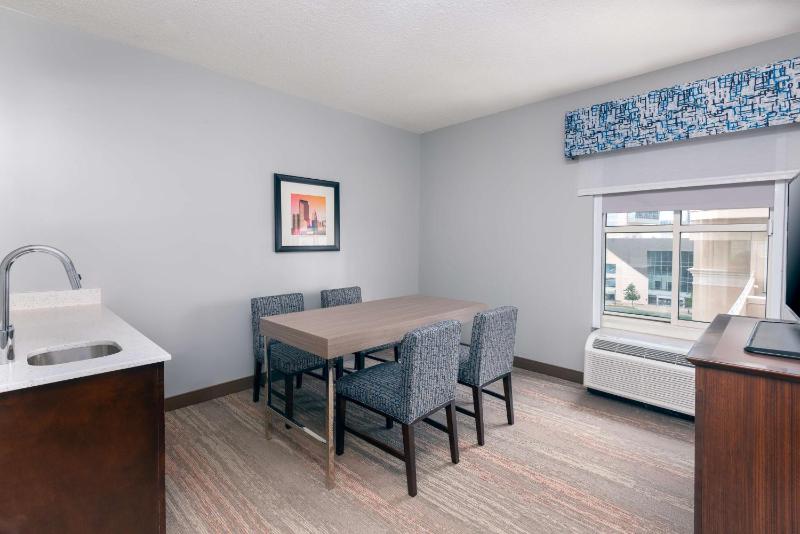 King Suite with Whirlpool - Non-Smoking image 2