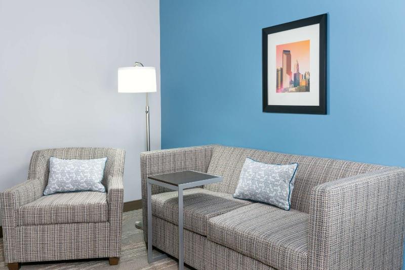King Studio with Sofa Bed - Non-Smoking image 4