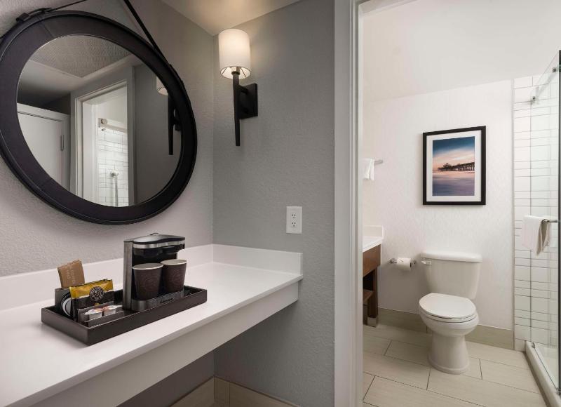 One-Bedroom King Suite image 4