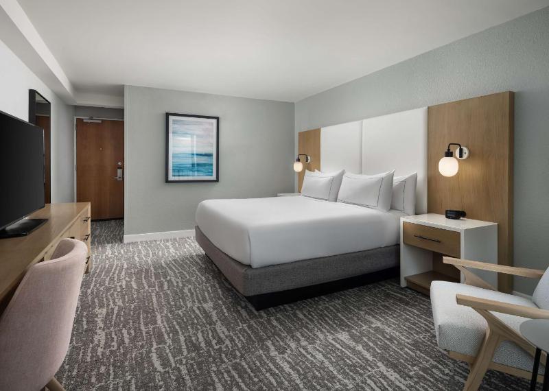 King Room with Ocean View image 2