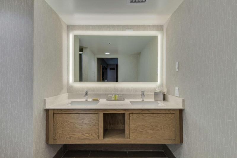 Deluxe Two Room King Suite with Sofa Bed image 2