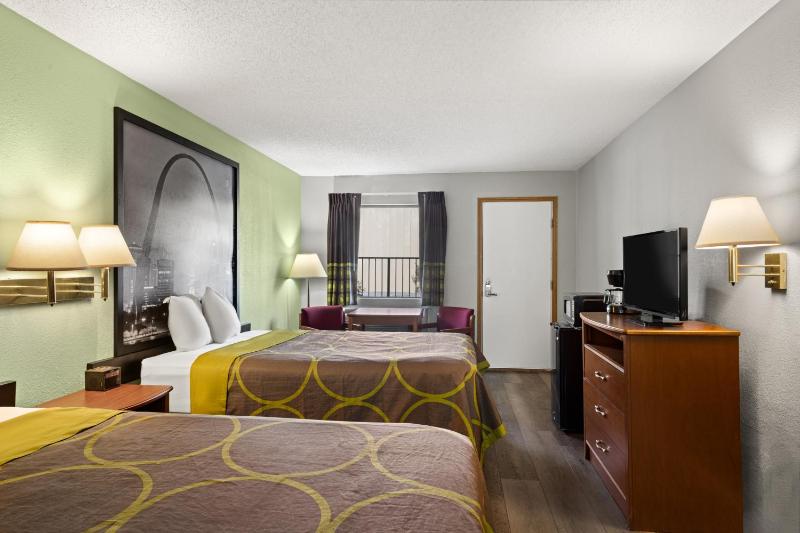 Queen Room with Two Queen Beds image 1