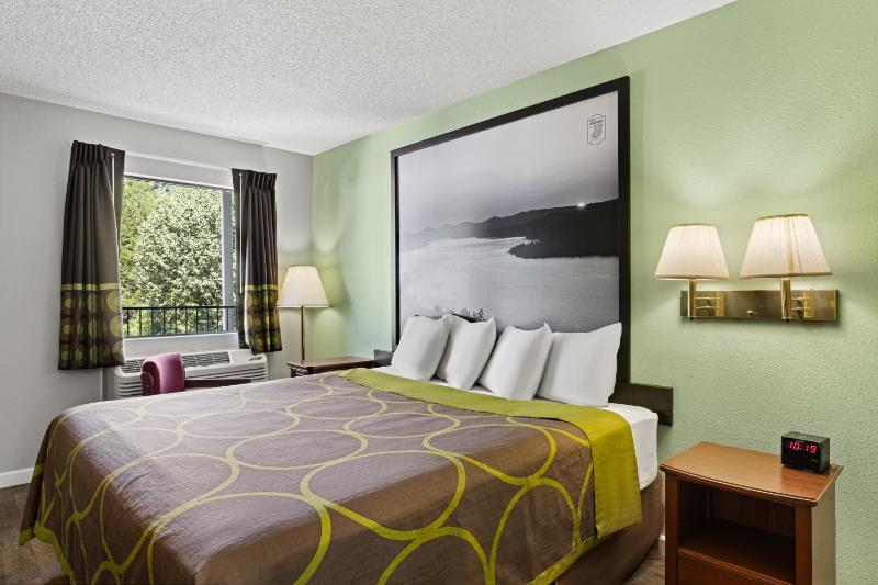 King Room - Non-Smoking image 3