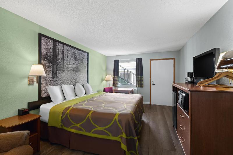 1 King Bed, Mobility Accessible Room, Bathtub w/ Grab Bars, Non-Smoking image 3