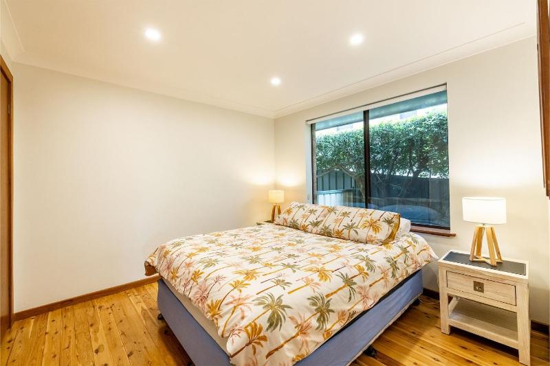 41 Leonard Avenue boat parking aircon - image 12