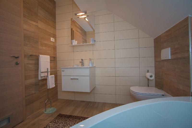 Quadruple Room image 4