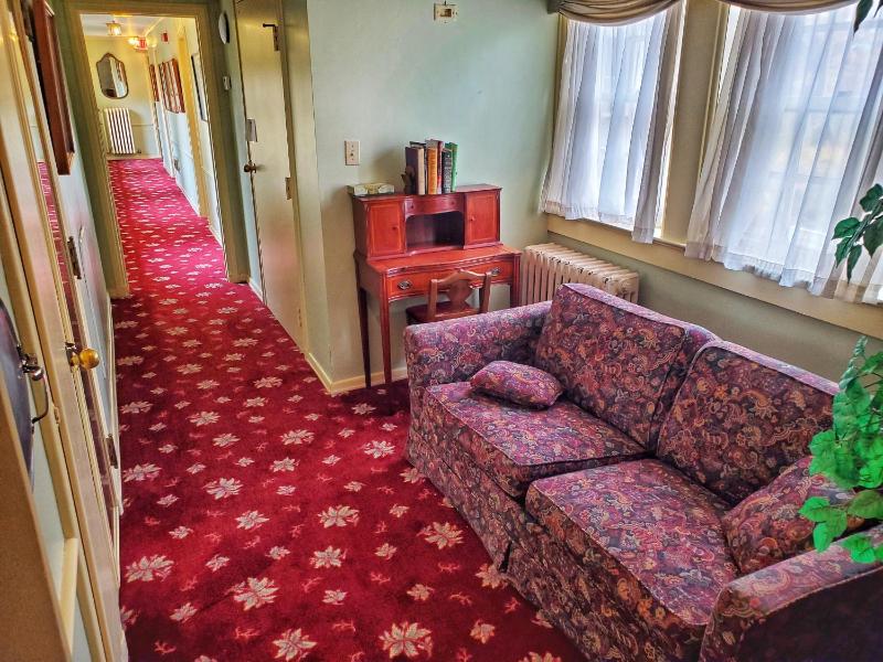 Queen Suite image 3