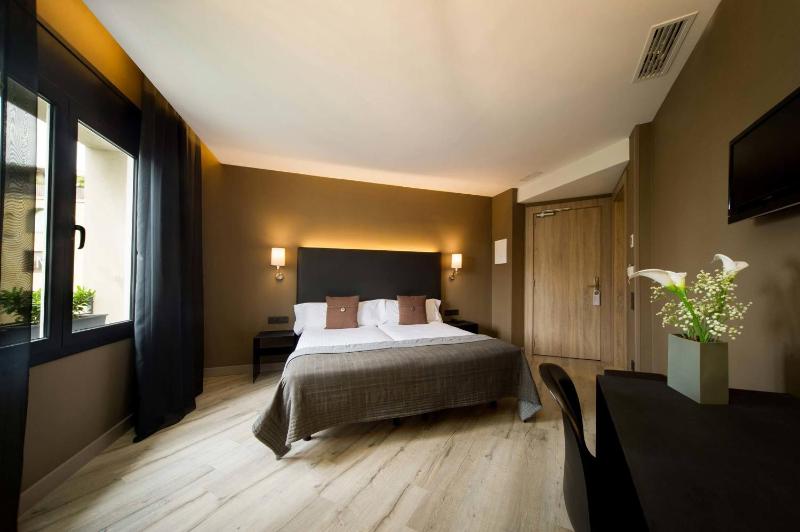Superior Double Room image 3