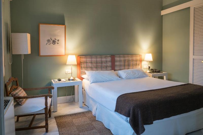 Double Room with Window image 2