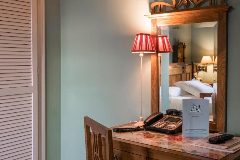 Double Room with Garden View image 4