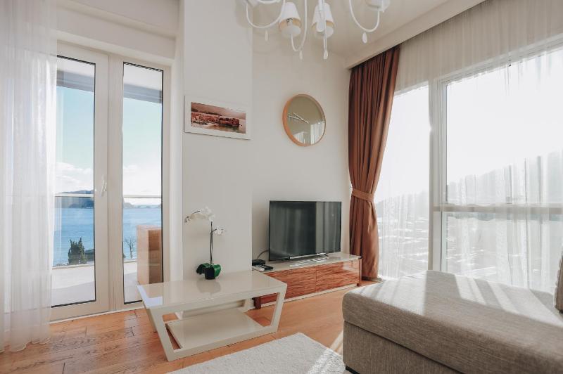 One-Bedroom Apartment with Sea View image 1