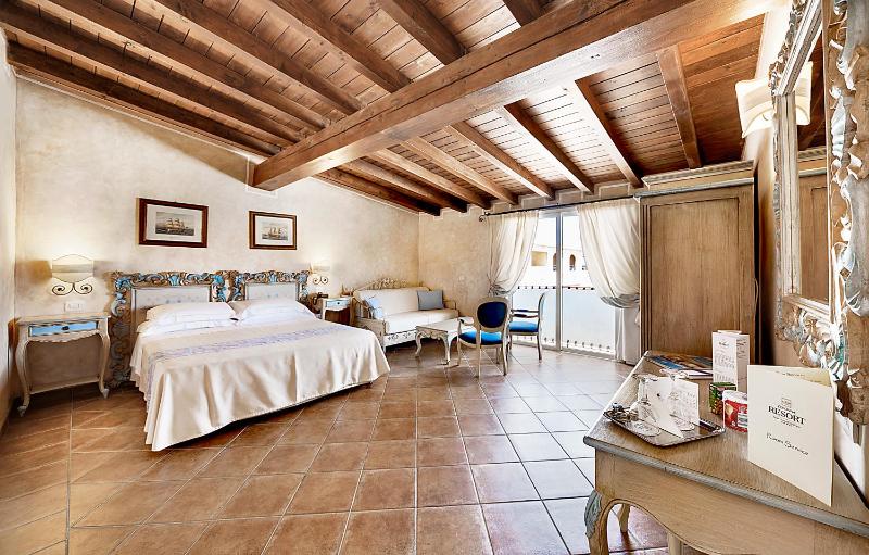 Deluxe Double or Twin Room with Sea View image 1