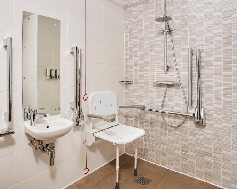Queen Room - Mobility Access image 3