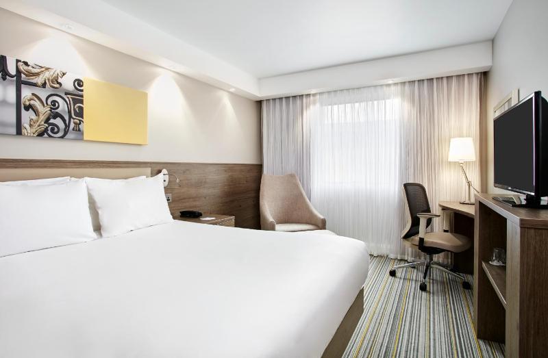 Queen Room image 1