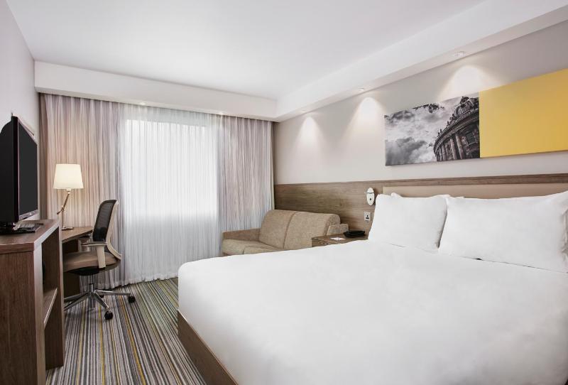 Queen Room with Sofa Bed image 1