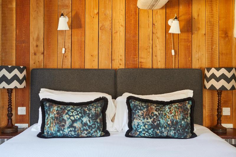 Large Double Room image 2
