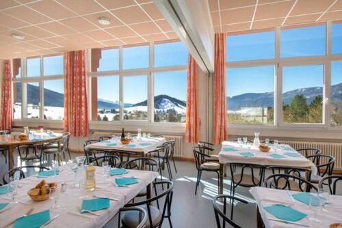 Standard Family Room image 2