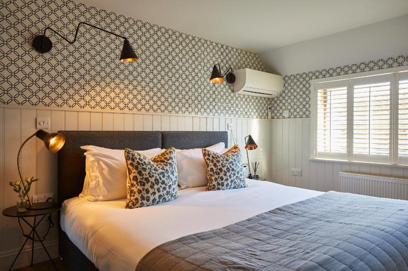 Standard Double or Twin Room image 3