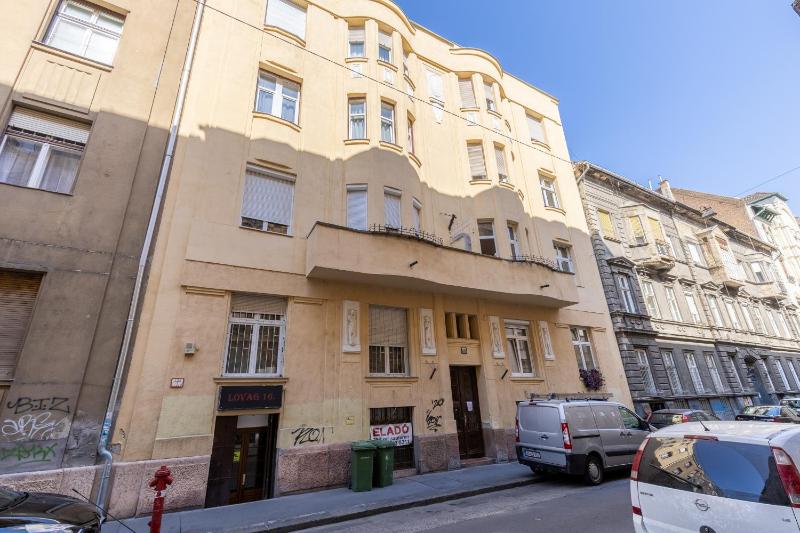 Real Apartments Lovag - image 15