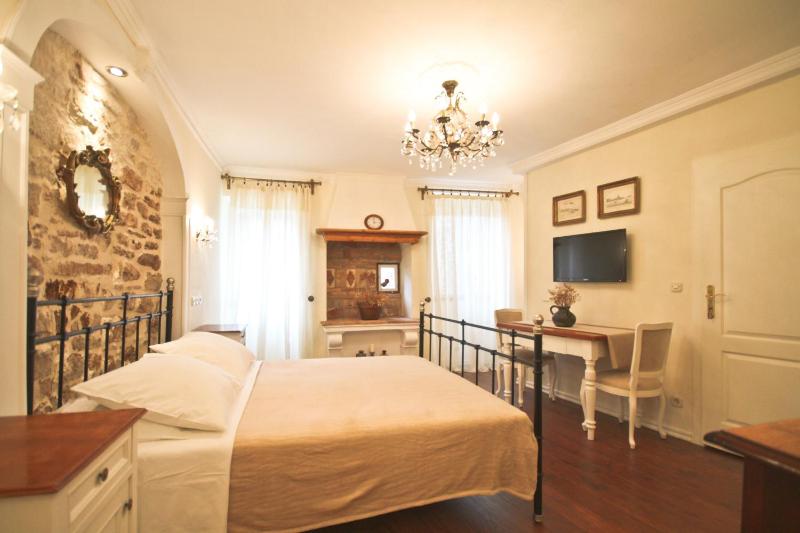 Studio Apartment image 2
