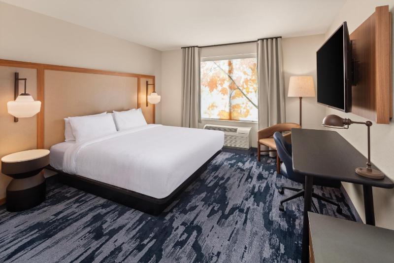 King Room - Hearing Accessible image 4