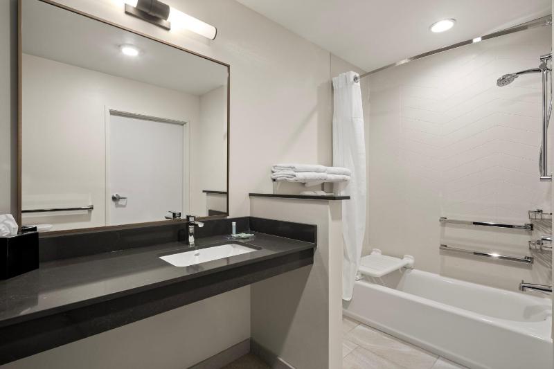King Suite with Sofa Bed image 4