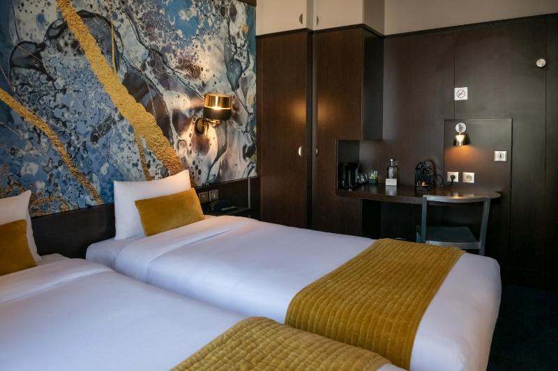 Standard Twin Room image 3