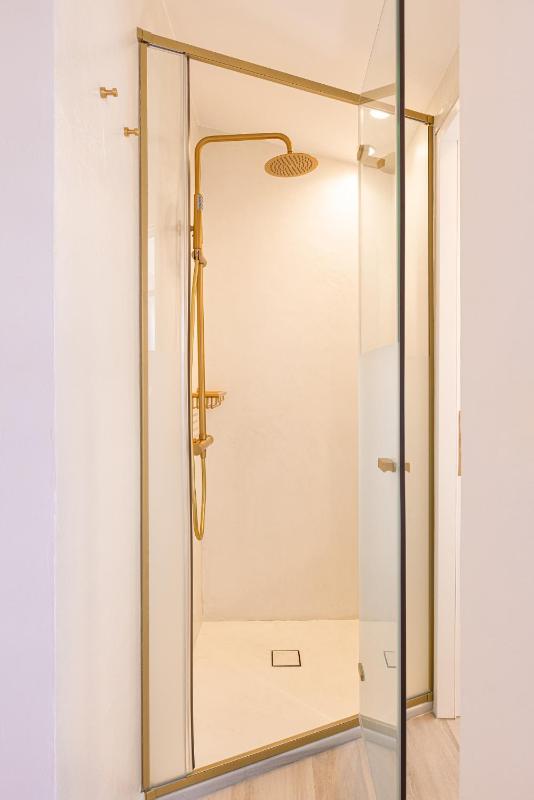 Deluxe Double Room with Sea View image 4