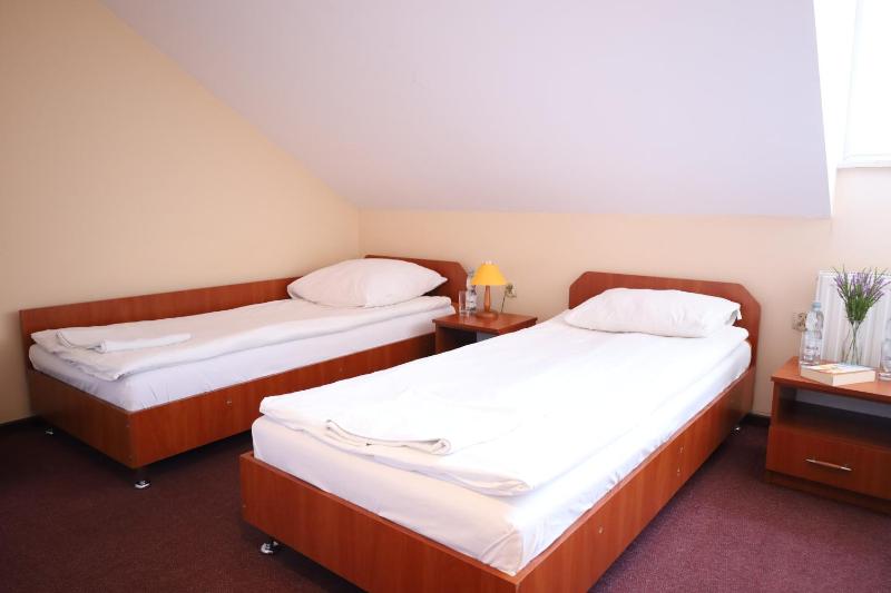 Comfort Triple Room with Shower image 4