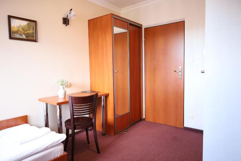 Comfort Triple Room with Shower image 3