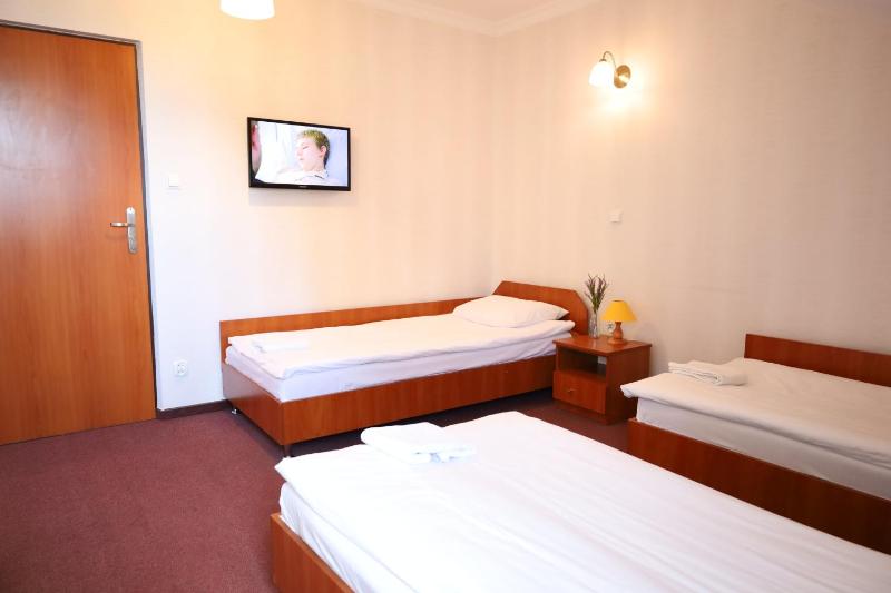 Economy Quadruple Room with Shared Bathroom image 4