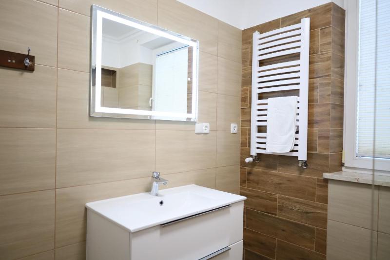 Quadruple Room with Bathroom image 3
