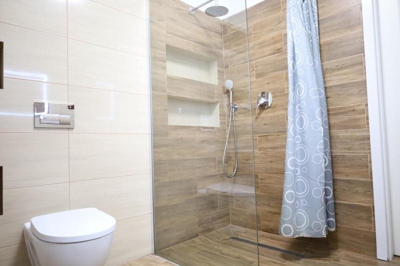 Quadruple Room with Bathroom image 4