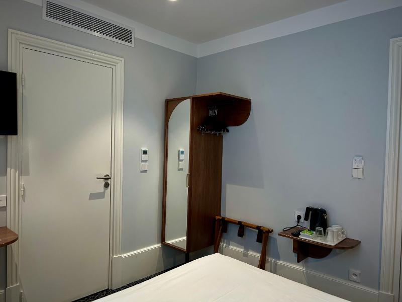 Single Room - Non-Smoking image 2