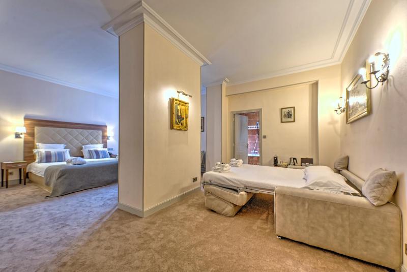 Junior Suite with City View image 4